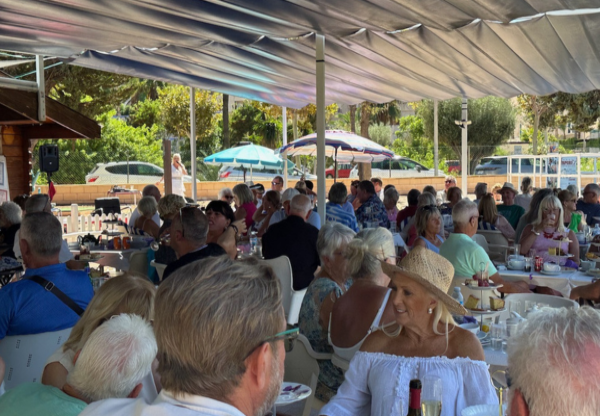 charity cricket match and traditional afternoon tea took place at the Woodbridge Oval in Albir on the Costa Blanca